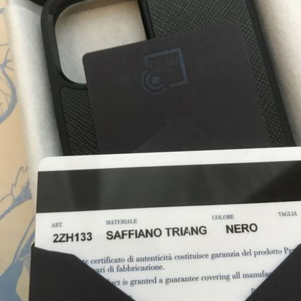 すぐ届く☆Prada (プラダ） サフィアーノレザー iPhone12 ケース