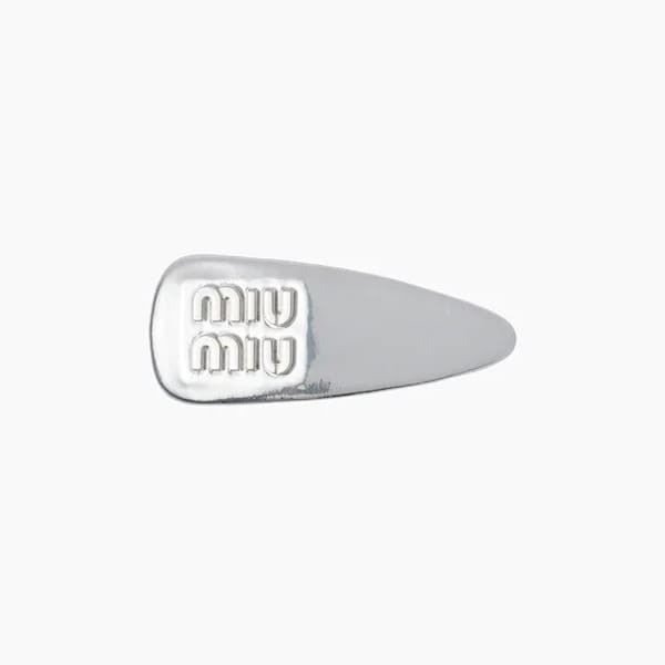 miumiu ヘアピン 偽物 韓国 スーパーコピー 東大門2023 パテントレザー ロゴ ヘアクリップ 全色