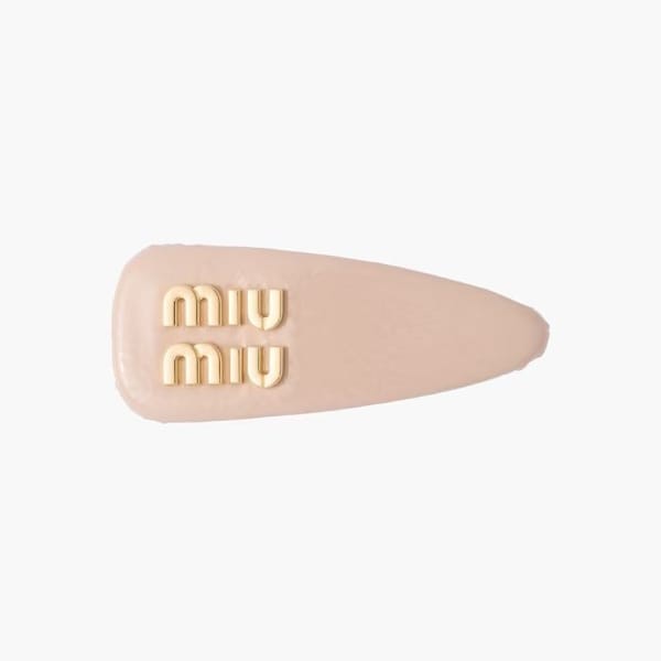 miumiu ヘアピン 偽物 韓国 スーパーコピー 東大門2023 パテントレザー ロゴ ヘアクリップ 全色