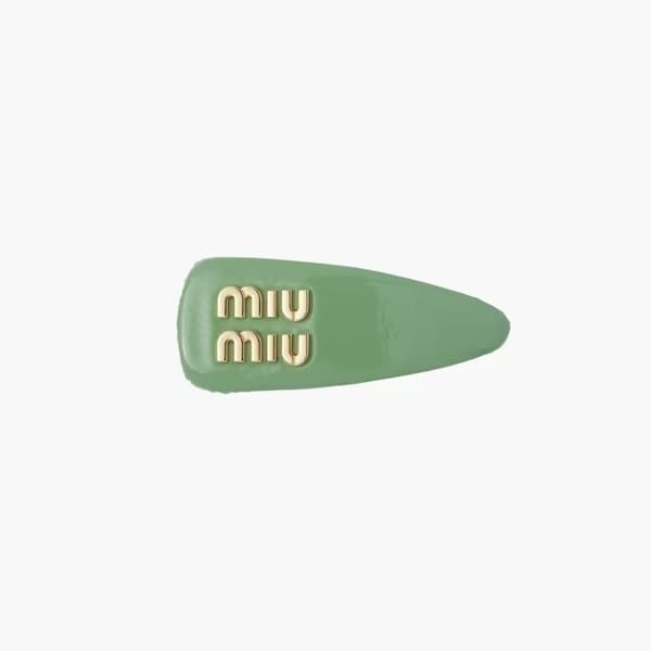 miumiu ヘアピン 偽物 韓国 スーパーコピー 東大門2023 パテントレザー ロゴ ヘアクリップ 全色